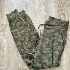 Lululemon joggers size 6